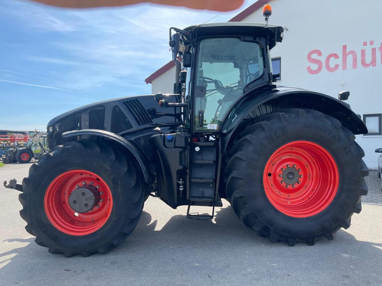 CLAAS Axion 920 CMATIC mit FZW, Black, Schwarz - جرار: صورة 2 CLAAS Axion 920 CMATIC mit FZW, Black, Schwarz - جرار: صورة 2