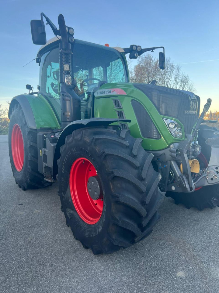 Fendt Vario 720 Profi Plus S4, FZW, FKH, GPS, 4800 Bh, neue Hinterreifen, FINANZIERUNG MÖGLICH - جرار: صورة 3 Fendt Vario 720 Profi Plus S4, FZW, FKH, GPS, 4800 Bh, neue Hinterreifen, FINANZIERUNG MÖGLICH - جرار: صورة 3