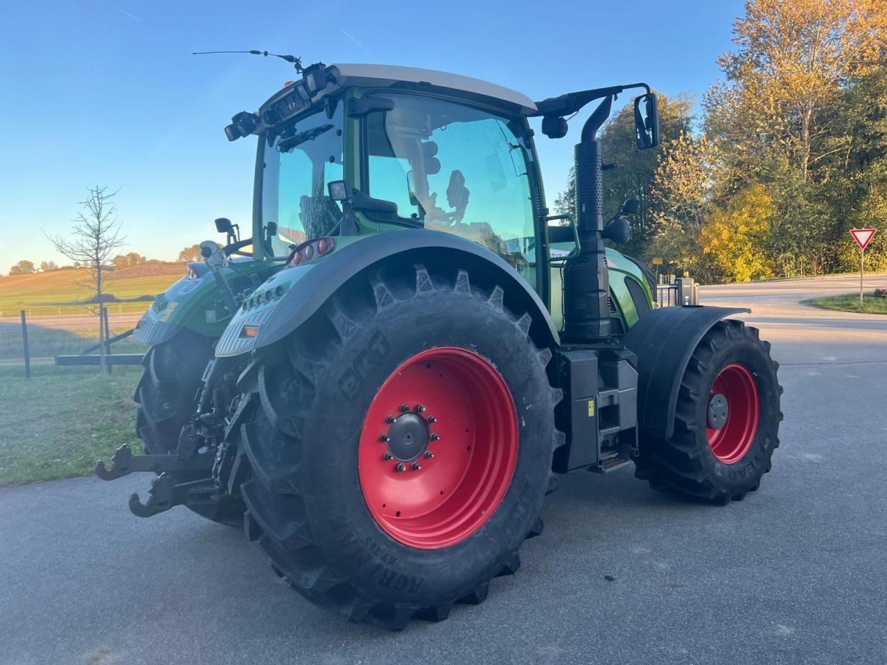 Fendt Vario 720 Profi Plus S4, FZW, FKH, GPS, 4800 Bh, neue Hinterreifen, FINANZIERUNG MÖGLICH - جرار: صورة 5 Fendt Vario 720 Profi Plus S4, FZW, FKH, GPS, 4800 Bh, neue Hinterreifen, FINANZIERUNG MÖGLICH - جرار: صورة 5