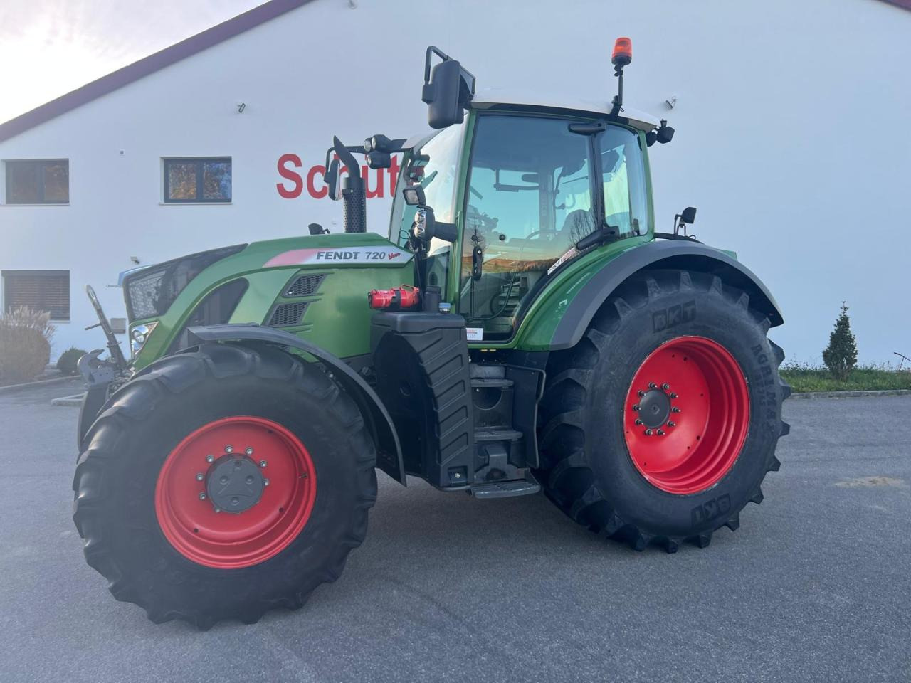 Fendt Vario 720 Profi Plus S4, FZW, FKH, GPS, 4800 Bh, neue Hinterreifen, FINANZIERUNG MÖGLICH - جرار: صورة 2 Fendt Vario 720 Profi Plus S4, FZW, FKH, GPS, 4800 Bh, neue Hinterreifen, FINANZIERUNG MÖGLICH - جرار: صورة 2