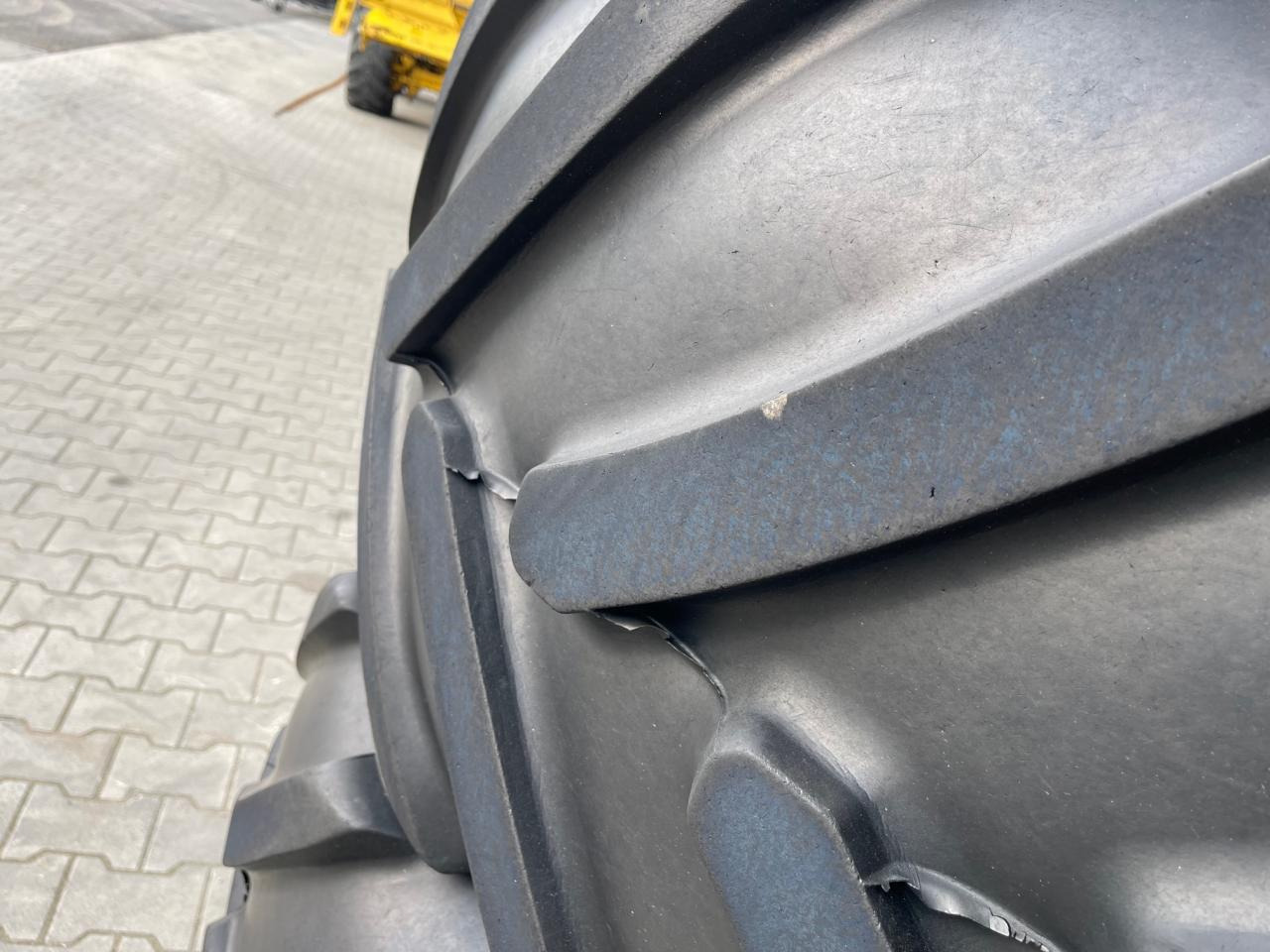 John Deere 6R250 Kompletträder 650/65 R42, Bridgestone, aus 2019 - جرار: صورة 5 John Deere 6R250 Kompletträder 650/65 R42, Bridgestone, aus 2019 - جرار: صورة 5