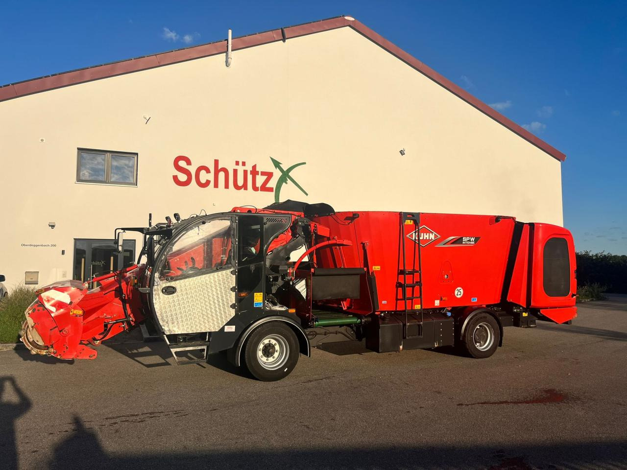 Kuhn 14.2 CS / Futtermischwagen / 2 Schnecken - عربة خلط الأعلاف: صورة 1 Kuhn 14.2 CS / Futtermischwagen / 2 Schnecken - عربة خلط الأعلاف: صورة 1