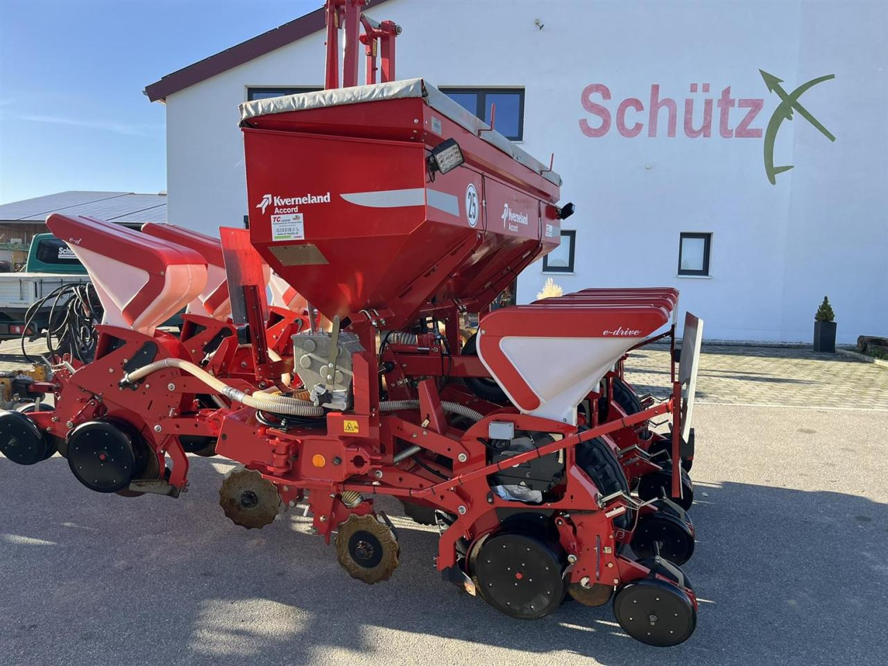 Kverneland Optima HD, e-drive mit Section Control, Baujahr 2016, Kverneland Einzelkornsägerat - آلة نثر البذور الدقيقة: صورة 3 Kverneland Optima HD, e-drive mit Section Control, Baujahr 2016, Kverneland Einzelkornsägerat - آلة نثر البذور الدقيقة: صورة 3
