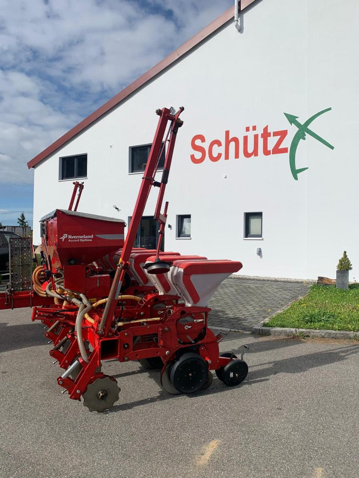 Kverneland Optima HD, mechanischer Antrieb, Reihendüngerstreuer, Visio - Säüberwachung, Baujahr 2007 - آلة نثر البذور الدقيقة: صورة 3 Kverneland Optima HD, mechanischer Antrieb, Reihendüngerstreuer, Visio - Säüberwachung, Baujahr 2007 - آلة نثر البذور الدقيقة: صورة 3