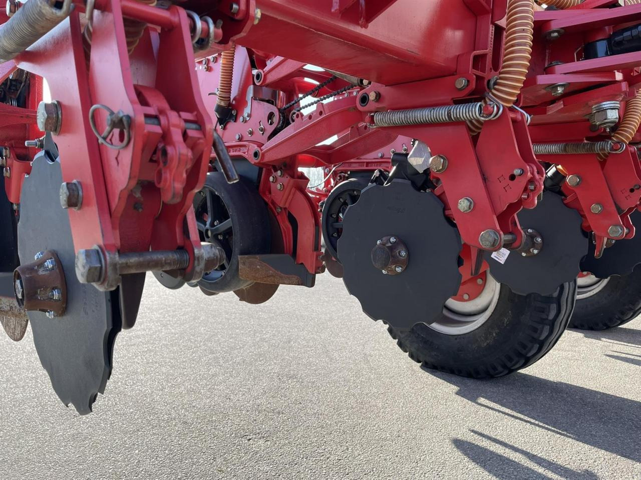 آلة نثر البذور الدقيقة Kverneland Optima TF Profi 2, 8-reihig, mechanischer Antrieb: صورة 7 آلة نثر البذور الدقيقة Kverneland Optima TF Profi 2, 8-reihig, mechanischer Antrieb: صورة 7