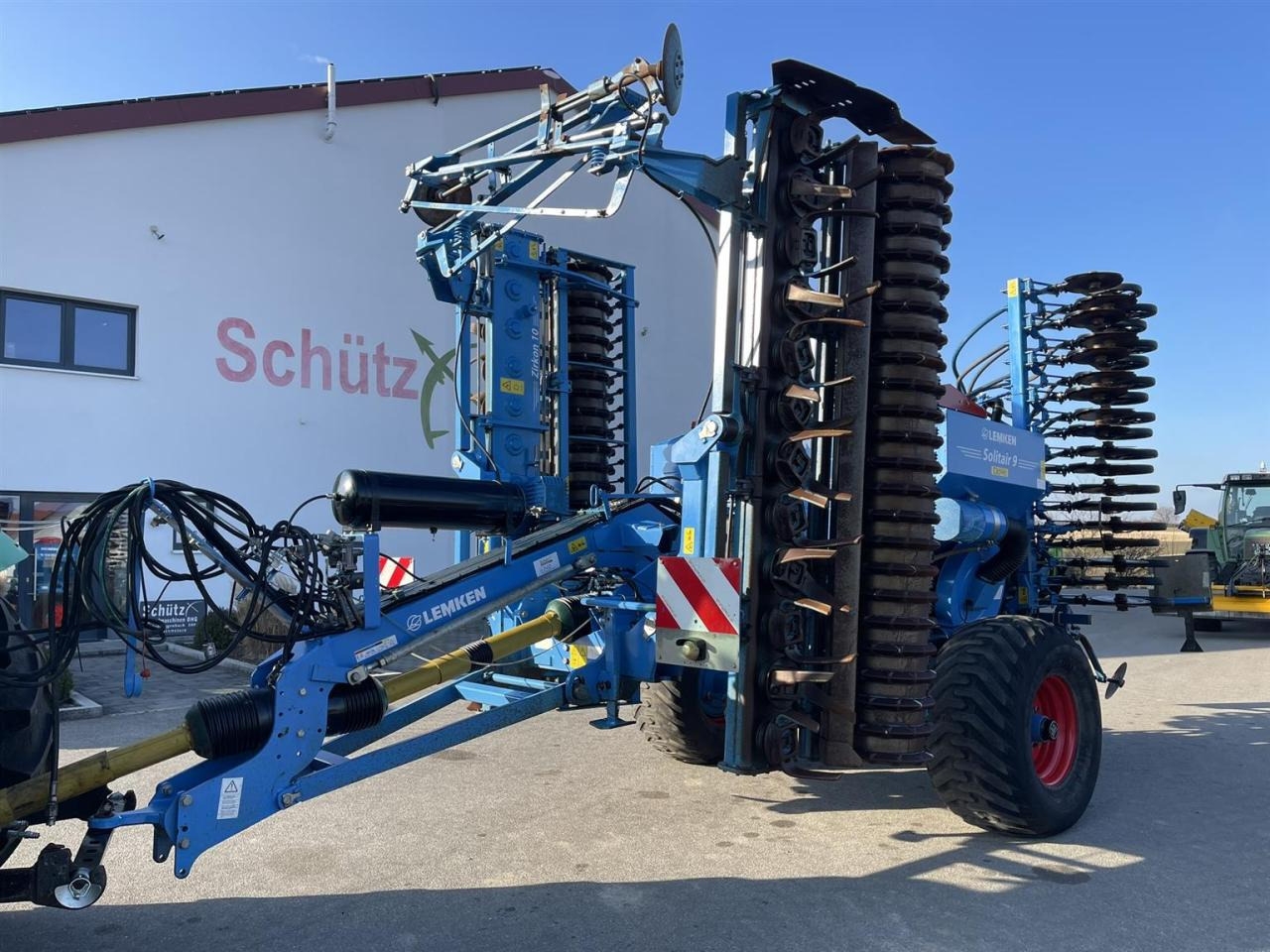 Lemken Säkombi Lemken Zirkon 10/600KA und Solitär 9 - آلة البذار متعددة الوظائف: صورة 1 Lemken Säkombi Lemken Zirkon 10/600KA und Solitär 9 - آلة البذار متعددة الوظائف: صورة 1
