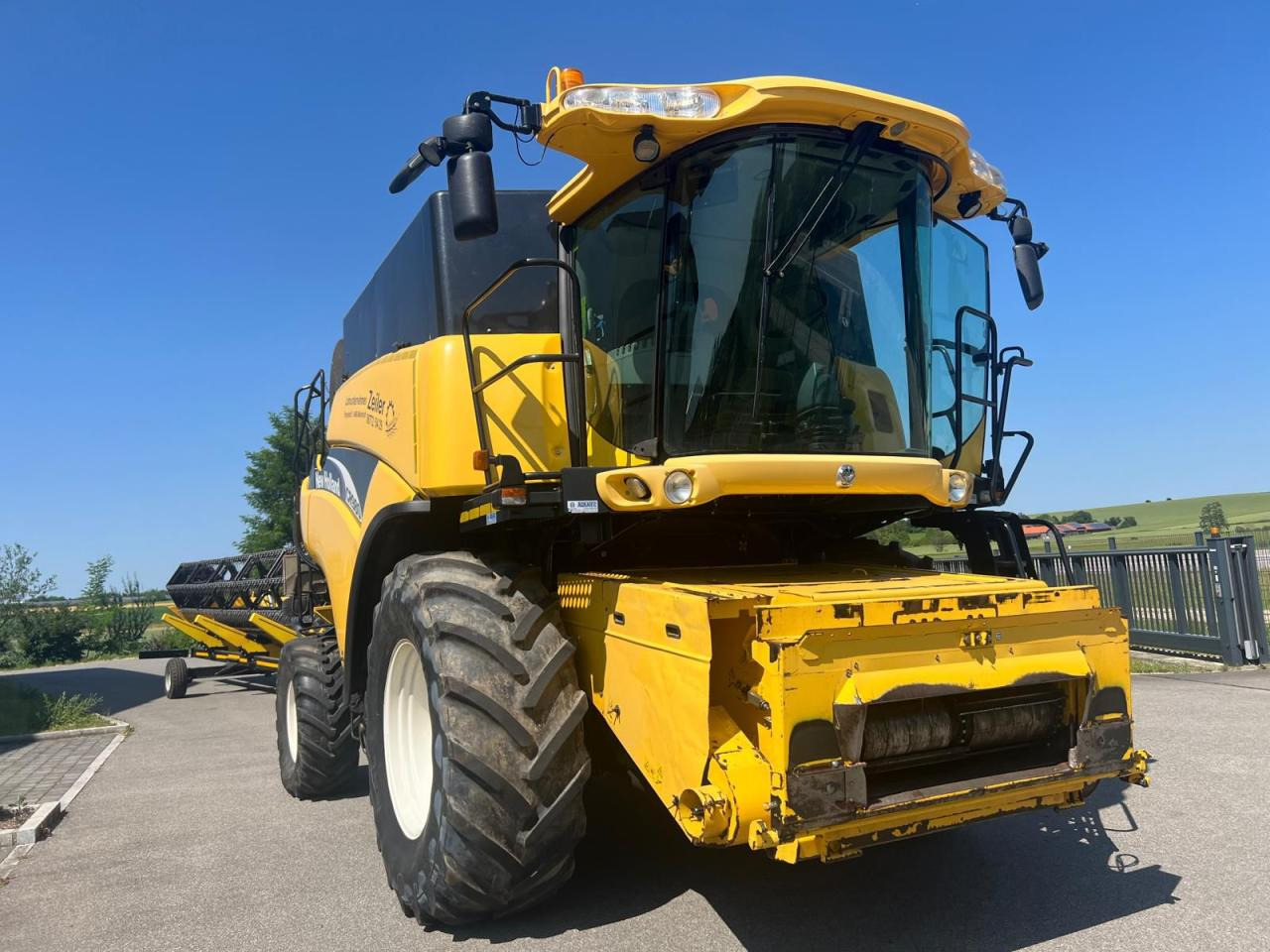 New Holland CR 980, Allrad, Maisausrüstung, Schneidwerk - حصادة موحَّدة: صورة 3 New Holland CR 980, Allrad, Maisausrüstung, Schneidwerk - حصادة موحَّدة: صورة 3