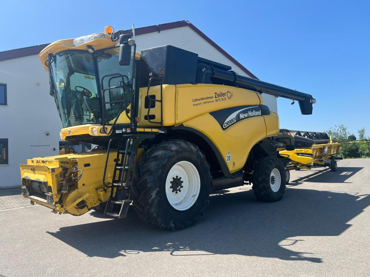 New Holland CR 980, Allrad, Maisausrüstung, Schneidwerk - حصادة موحَّدة: صورة 1 New Holland CR 980, Allrad, Maisausrüstung, Schneidwerk - حصادة موحَّدة: صورة 1