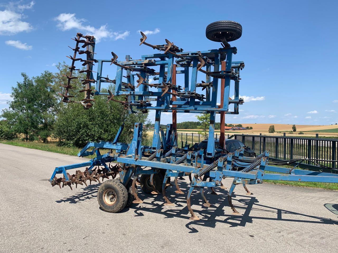 المحراث Rabe gezogener 4-balkiger Grubber mit Spatenrollegge: صورة 10 المحراث Rabe gezogener 4-balkiger Grubber mit Spatenrollegge: صورة 10