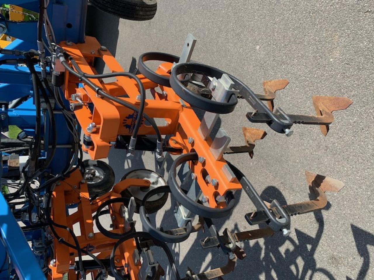 Schmotzer 8-reihiges Hackgerät, 75 cm Abstand, mit Verschieberahmen, mit Section Controll, Baujahr 2019 - معدات حرث التربة: صورة 4 Schmotzer 8-reihiges Hackgerät, 75 cm Abstand, mit Verschieberahmen, mit Section Controll, Baujahr 2019 - معدات حرث التربة: صورة 4