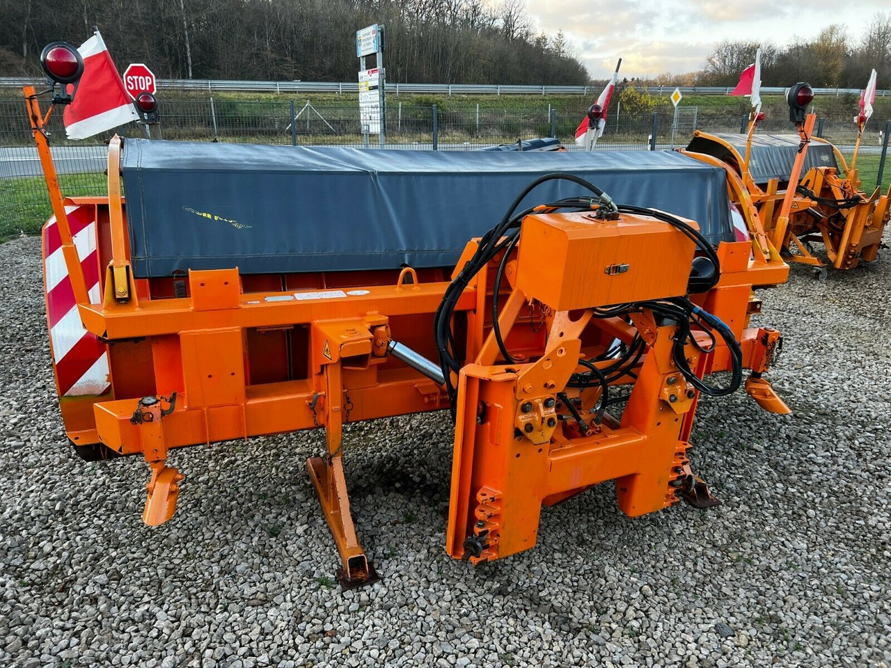 Beilhack PVF 29-4 Elektro Schneepflug Winterdien Beilhack PVF 29-4 Elektro Schneepflug Winterdien - كاسحة ثلوج - آلية المنفعة/ مركبة خاصة: صورة 1 Beilhack PVF 29-4 Elektro Schneepflug Winterdien Beilhack PVF 29-4 Elektro Schneepflug Winterdien - كاسحة ثلوج - آلية المنفعة/ مركبة خاصة: صورة 1