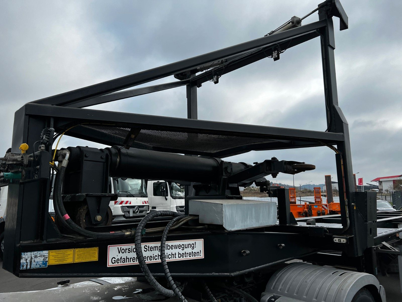 H&W 3- Achs Auflieger für Presscontainer H&W 3- Achs Auflieger für Presscontainer - نصف مقطورة لنقل الحاويات: صورة 3 H&W 3- Achs Auflieger für Presscontainer H&W 3- Achs Auflieger für Presscontainer - نصف مقطورة لنقل الحاويات: صورة 3