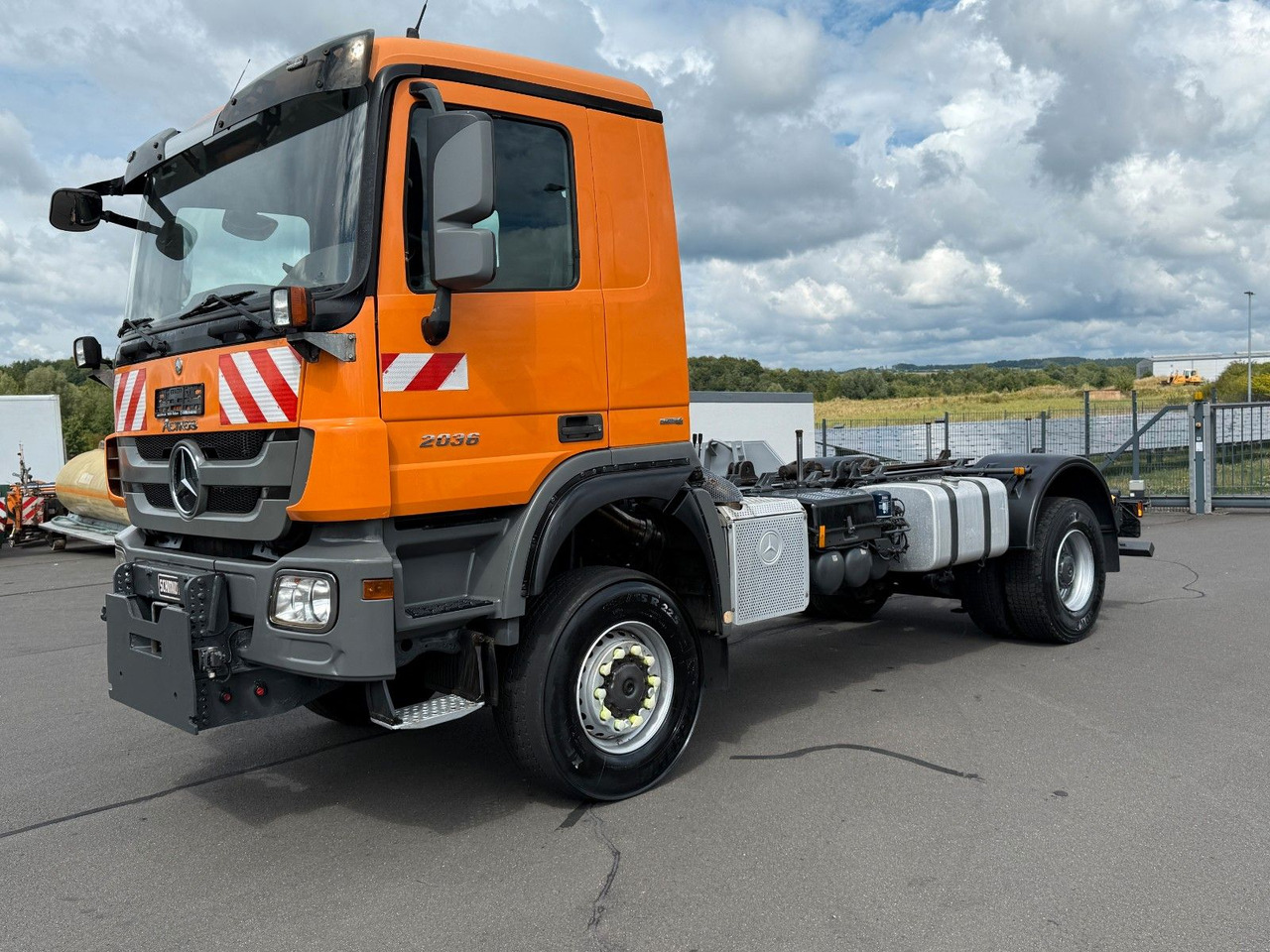 Mercedes-Benz Actros 2036 4x4 Dautelwechselsystem Winterdienst - شاحنة هيكل كابينة: صورة 1 Mercedes-Benz Actros 2036 4x4 Dautelwechselsystem Winterdienst - شاحنة هيكل كابينة: صورة 1