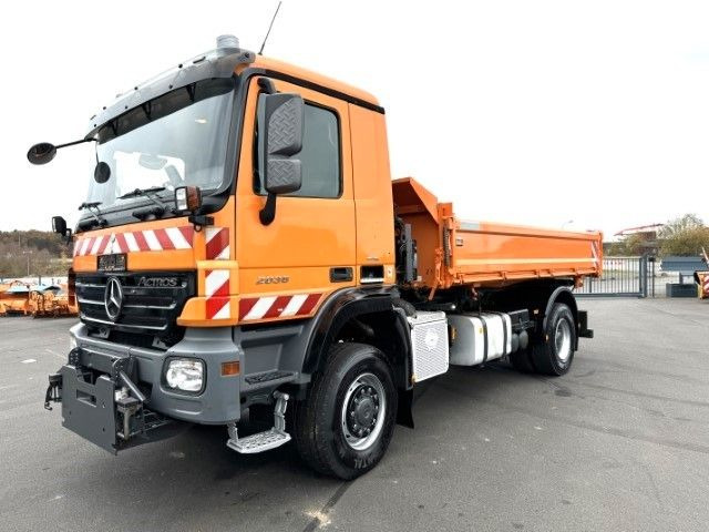 Mercedes-Benz Actros 2036 4x4 Meiller Kipper Winterdienst E 5 - شاحنة قلاب: صورة 1 Mercedes-Benz Actros 2036 4x4 Meiller Kipper Winterdienst E 5 - شاحنة قلاب: صورة 1