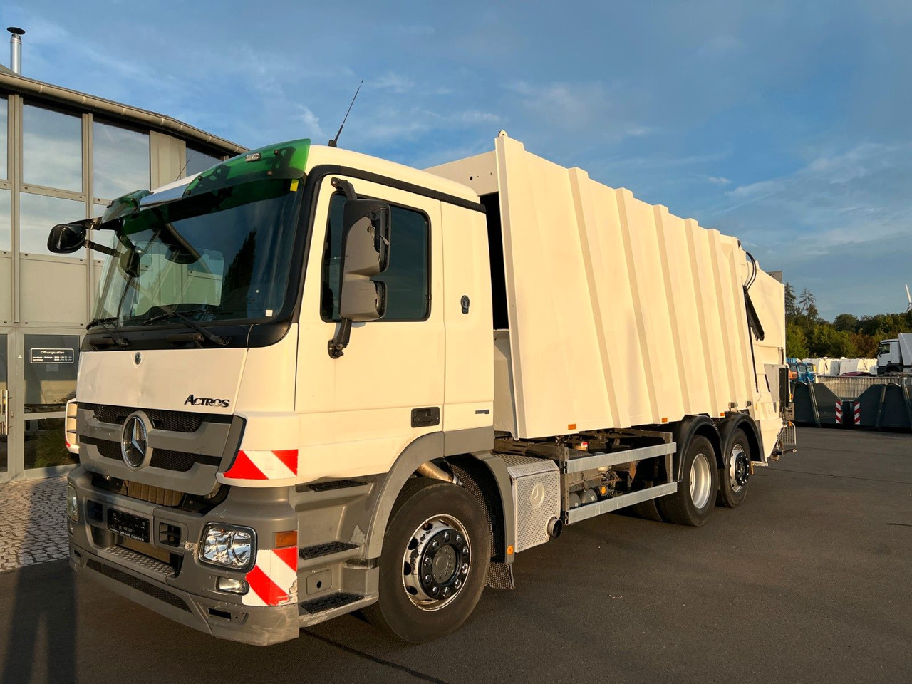 Mercedes-Benz Actros 2532 6x2 MP3 Faun Power Press 524 - شاحنة النفايات: صورة 1 Mercedes-Benz Actros 2532 6x2 MP3 Faun Power Press 524 - شاحنة النفايات: صورة 1