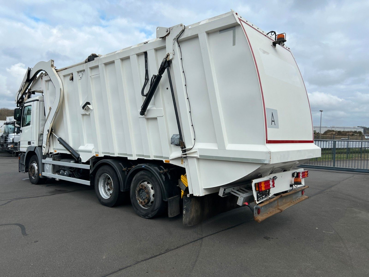 شاحنة النفايات Mercedes-Benz Actros 2532 MP 3 Faun Frontlader 533 Waage Mercedes-Benz Actros 2532 MP 3 Faun Frontlader 533 Waage: صورة 8