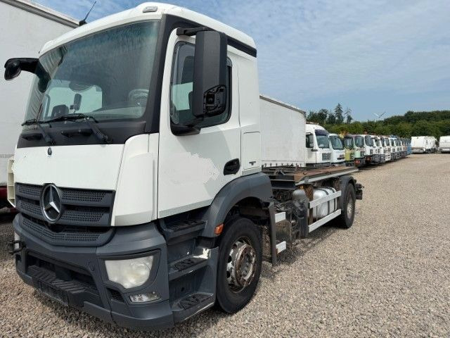 Mercedes-Benz Antos 1824 - Umlader- Nebenantrieb - شاحنة ذات خطاف: صورة 1 Mercedes-Benz Antos 1824 - Umlader- Nebenantrieb - شاحنة ذات خطاف: صورة 1