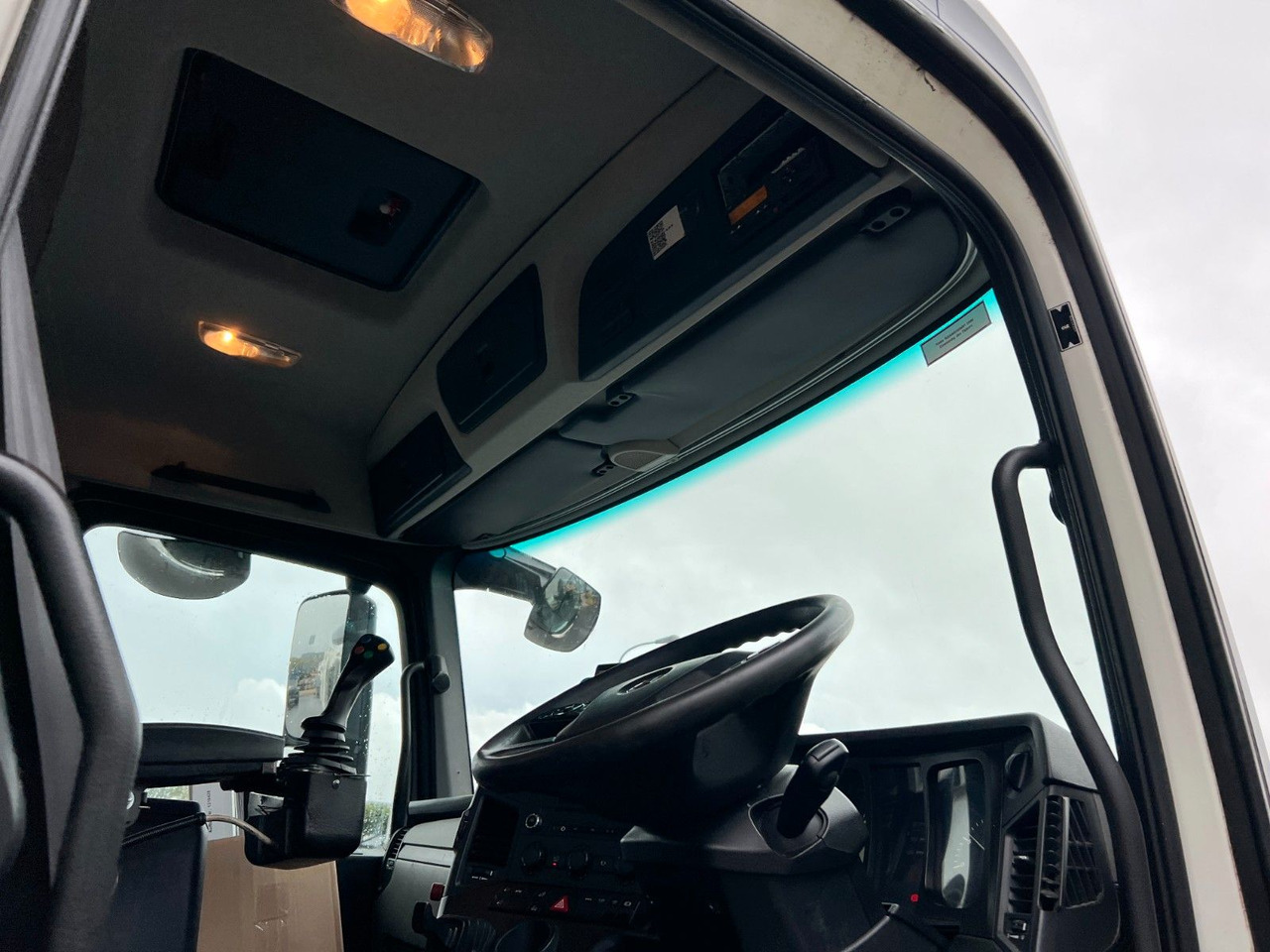 شاحنة النفايات Mercedes-Benz Antos 2533 6x2 Seitenlader  Zoeller S LF 22 Mercedes-Benz Antos 2533 6x2 Seitenlader  Zoeller S LF 22: صورة 7