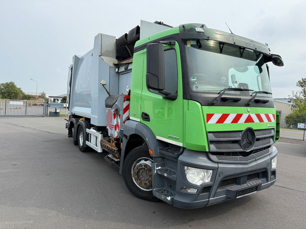 Mercedes-Benz Antos 2533 Seitenlader Zoeller SLF XL - شاحنة النفايات: صورة 3 Mercedes-Benz Antos 2533 Seitenlader Zoeller SLF XL - شاحنة النفايات: صورة 3