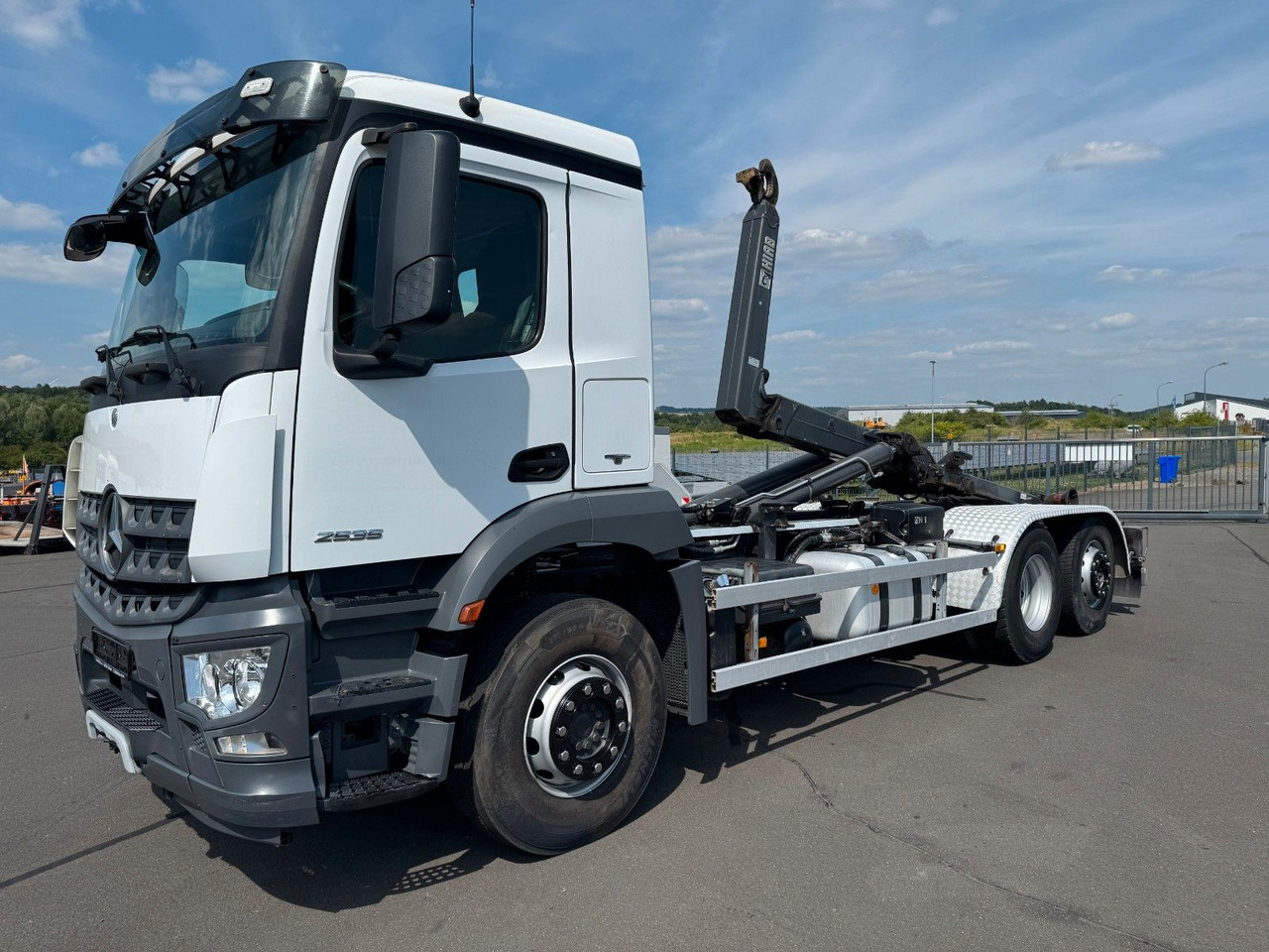 Mercedes-Benz Arocs 2535 6x2 Hiab XR 21S59 + Kranhydraulik - شاحنة ذات خطاف: صورة 4 Mercedes-Benz Arocs 2535 6x2 Hiab XR 21S59 + Kranhydraulik - شاحنة ذات خطاف: صورة 4