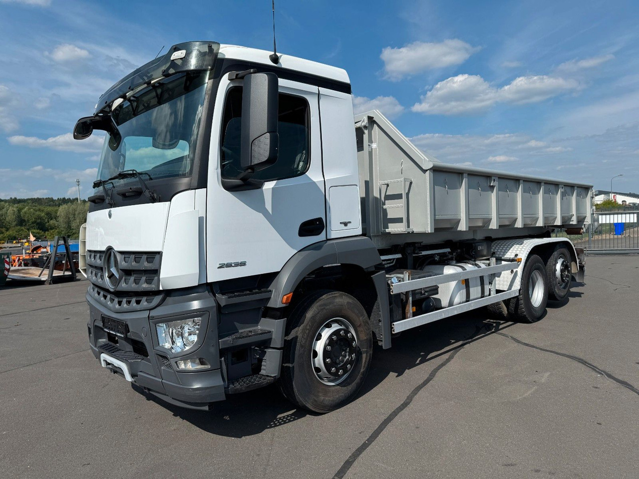 Mercedes-Benz Arocs 2535 6x2 Hiab XR 21S59 + Kranhydraulik - شاحنة ذات خطاف: صورة 1 Mercedes-Benz Arocs 2535 6x2 Hiab XR 21S59 + Kranhydraulik - شاحنة ذات خطاف: صورة 1