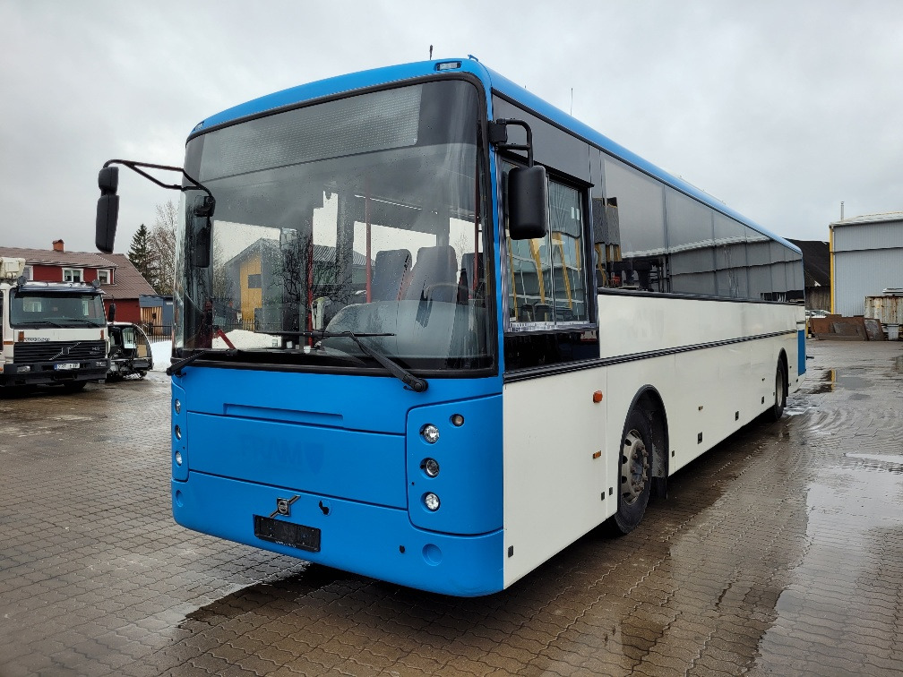 VOLVO B9R VEST CONTRAST, KLIIMA, 10.2012, EURO 5, HANDICAP LIFT, 51 seats, 12,8m - حافلة سوبربان: صورة 2 VOLVO B9R VEST CONTRAST, KLIIMA, 10.2012, EURO 5, HANDICAP LIFT, 51 seats, 12,8m - حافلة سوبربان: صورة 2