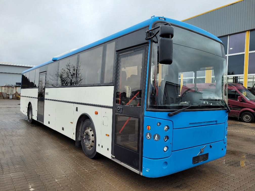 VOLVO B9R VEST CONTRAST, KLIIMA, 10.2012, EURO 5, HANDICAP LIFT, 51 seats, 12,8m - حافلة سوبربان: صورة 1 VOLVO B9R VEST CONTRAST, KLIIMA, 10.2012, EURO 5, HANDICAP LIFT, 51 seats, 12,8m - حافلة سوبربان: صورة 1