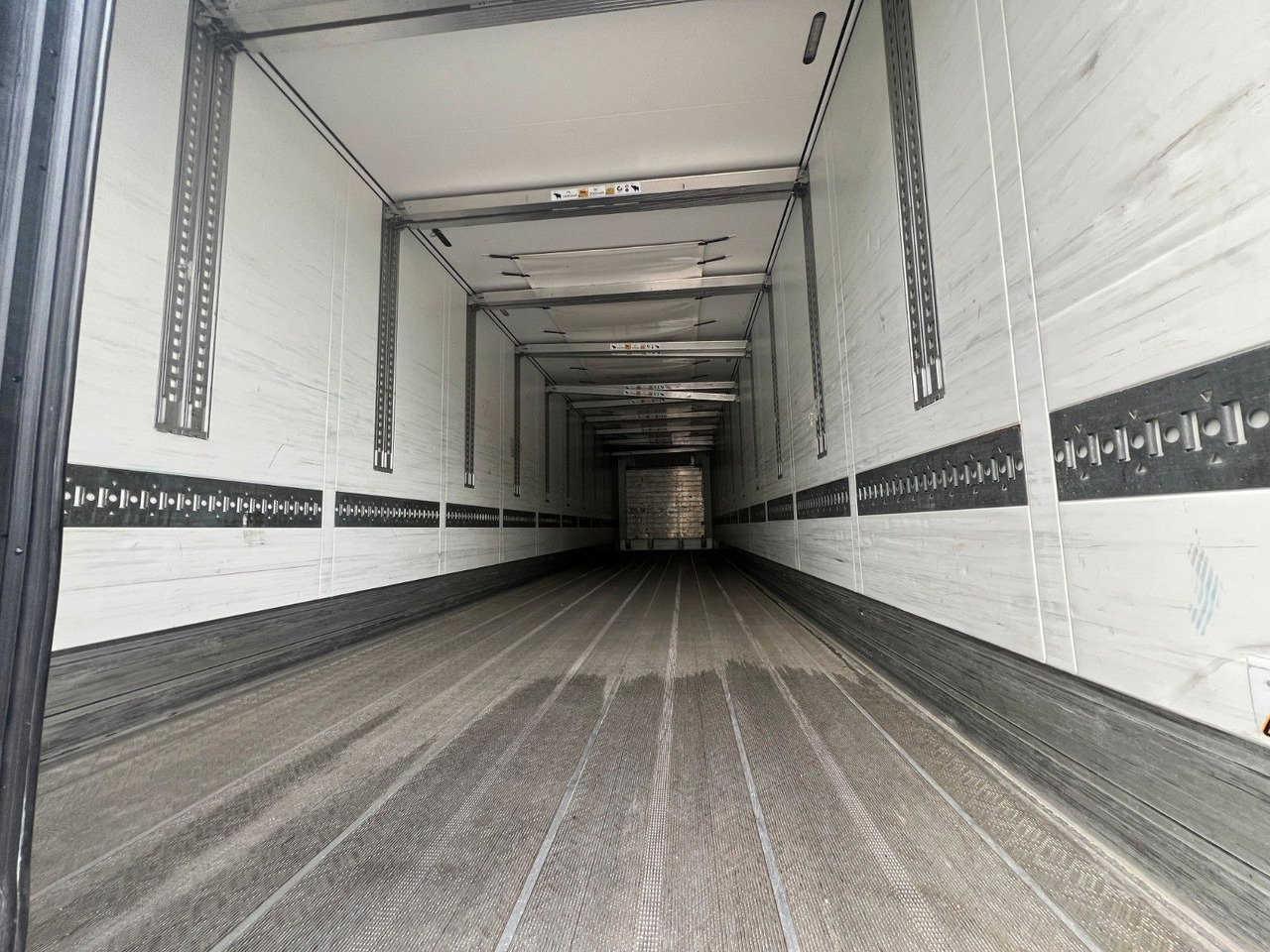 Schmitz Cargobull SKO 24/L - 13.4 FP 45 Cool V7, Schmitz S.CU V2.0 - نصف مقطورة مُبرِّدة: صورة 5 Schmitz Cargobull SKO 24/L - 13.4 FP 45 Cool V7, Schmitz S.CU V2.0 - نصف مقطورة مُبرِّدة: صورة 5