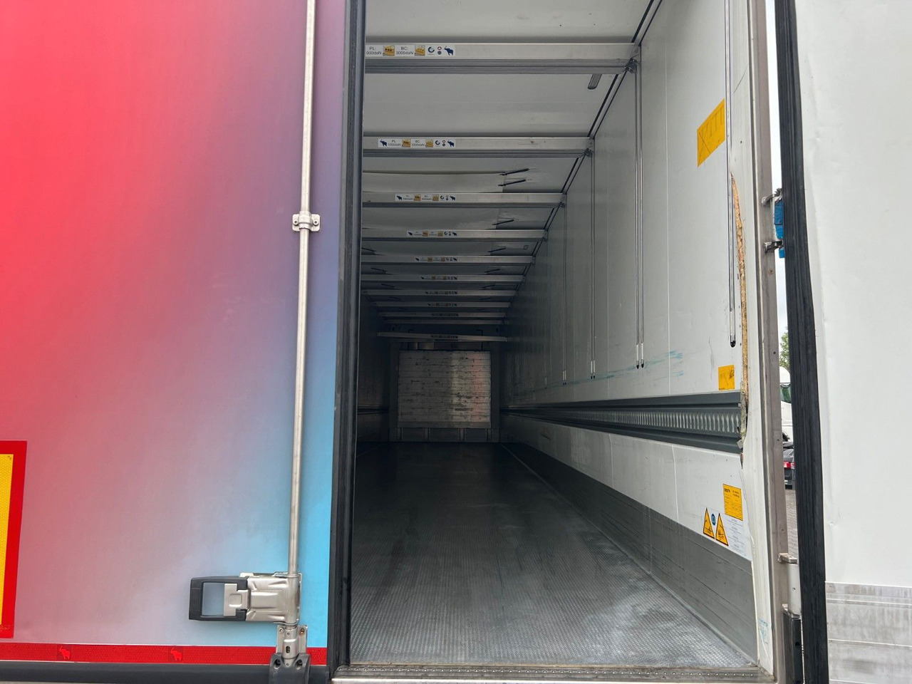 Schmitz Cargobull SKO 24/L - 13.4 FP TK SLXi 300; beschädigtes Fzg - نصف مقطورة مُبرِّدة: صورة 5 Schmitz Cargobull SKO 24/L - 13.4 FP TK SLXi 300; beschädigtes Fzg - نصف مقطورة مُبرِّدة: صورة 5