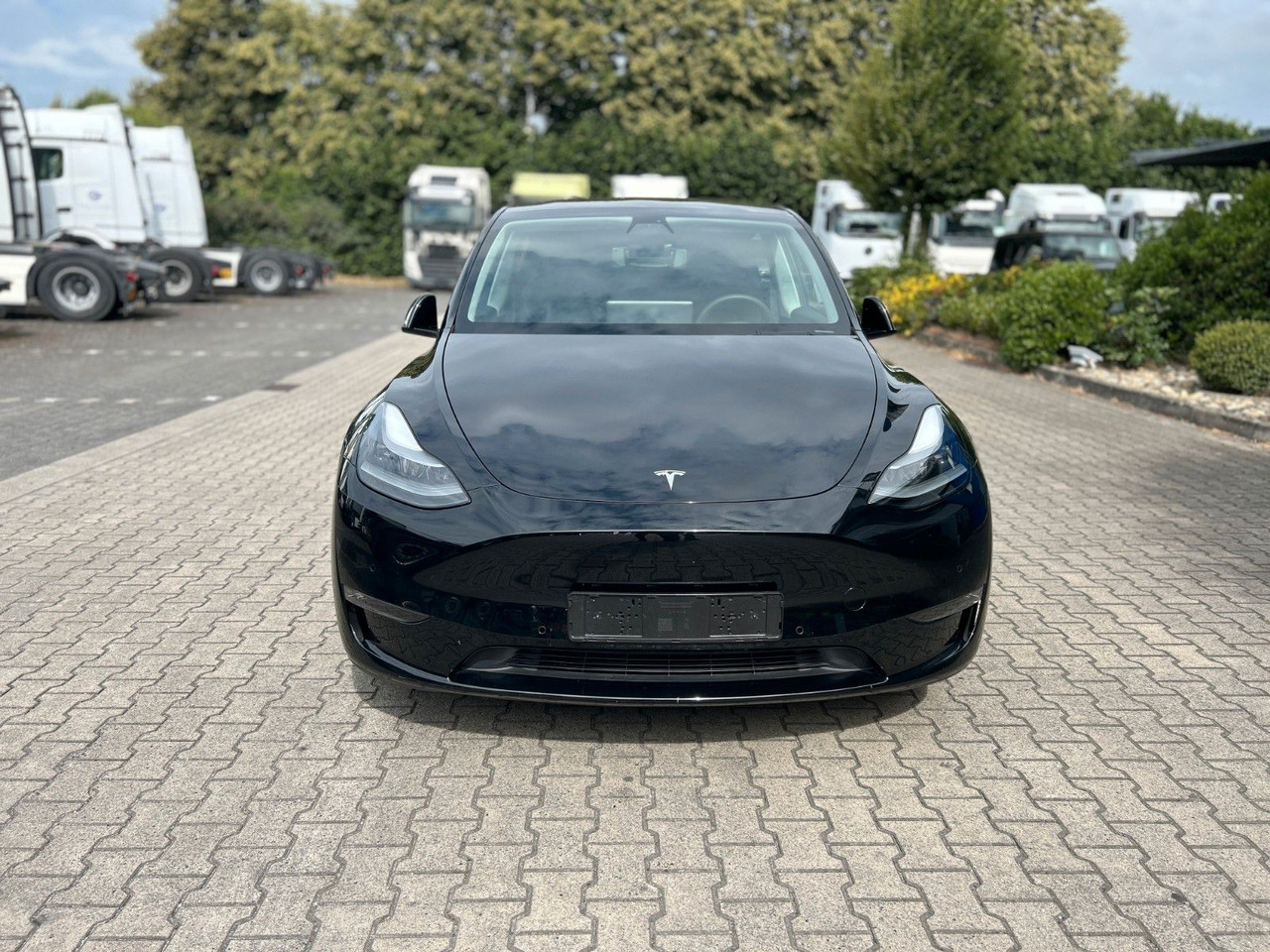 Tesla Model Y Performance Dual AWD - سيدان: صورة 2 Tesla Model Y Performance Dual AWD - سيدان: صورة 2