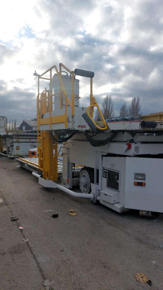 FMC loader Commander 15 Universal Main Deck - محملات الحاويات والمنصات النقالة: صورة 5 FMC loader Commander 15 Universal Main Deck - محملات الحاويات والمنصات النقالة: صورة 5