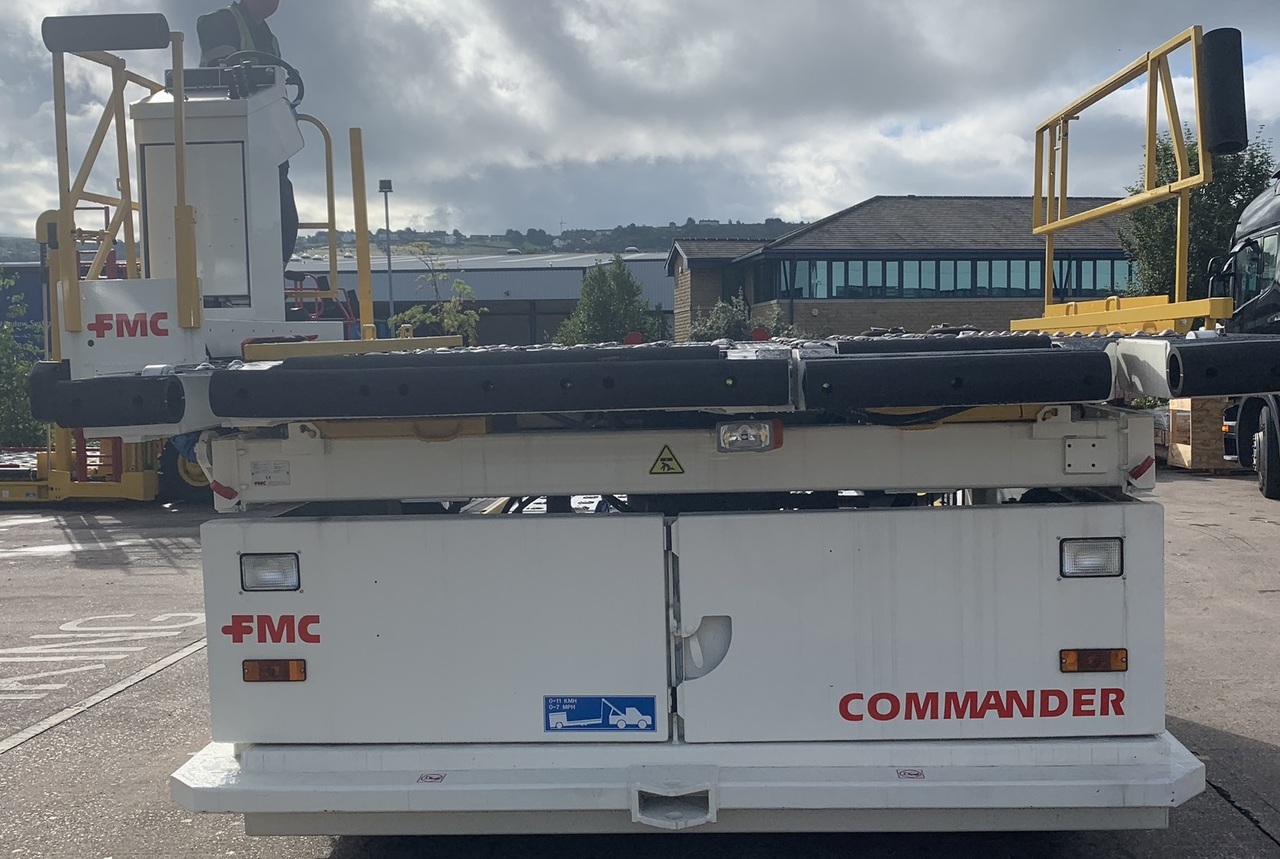 Lower Deck Loader 7 tons FMC Commander 15 - محملات الحاويات والمنصات النقالة: صورة 1 Lower Deck Loader 7 tons FMC Commander 15 - محملات الحاويات والمنصات النقالة: صورة 1