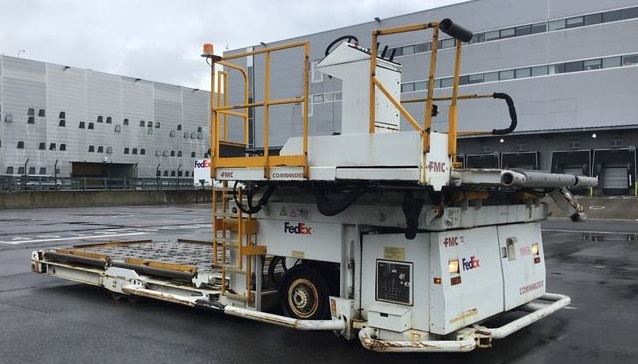 Lower Deck Loader FMC Commander 15 Wide - محملات الحاويات والمنصات النقالة: صورة 2 Lower Deck Loader FMC Commander 15 Wide - محملات الحاويات والمنصات النقالة: صورة 2