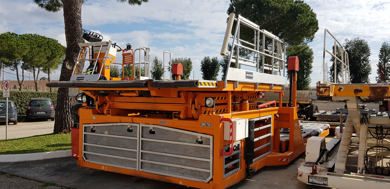 Main Deck Loader Aviogei 20 tons 2PU2000 - محملات الحاويات والمنصات النقالة: صورة 1 Main Deck Loader Aviogei 20 tons 2PU2000 - محملات الحاويات والمنصات النقالة: صورة 1