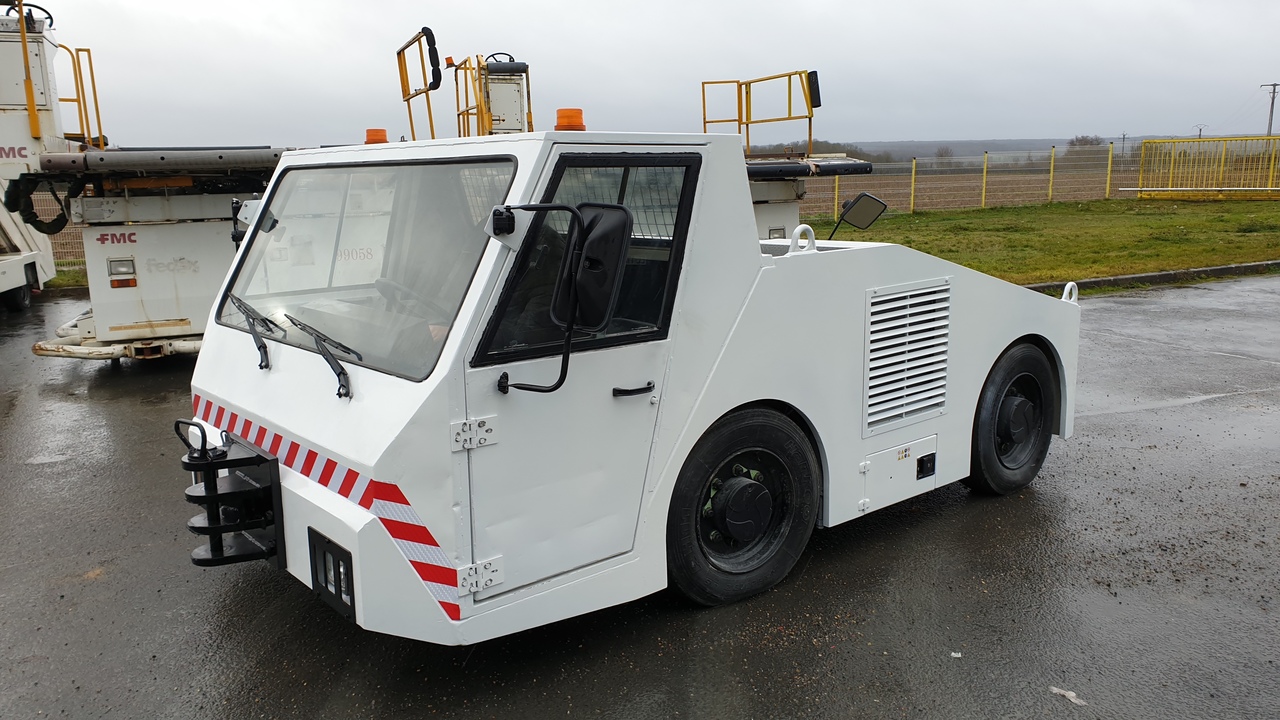 SOVAM K100 - جرارات الطائرات: صورة 1 SOVAM K100 - جرارات الطائرات: صورة 1