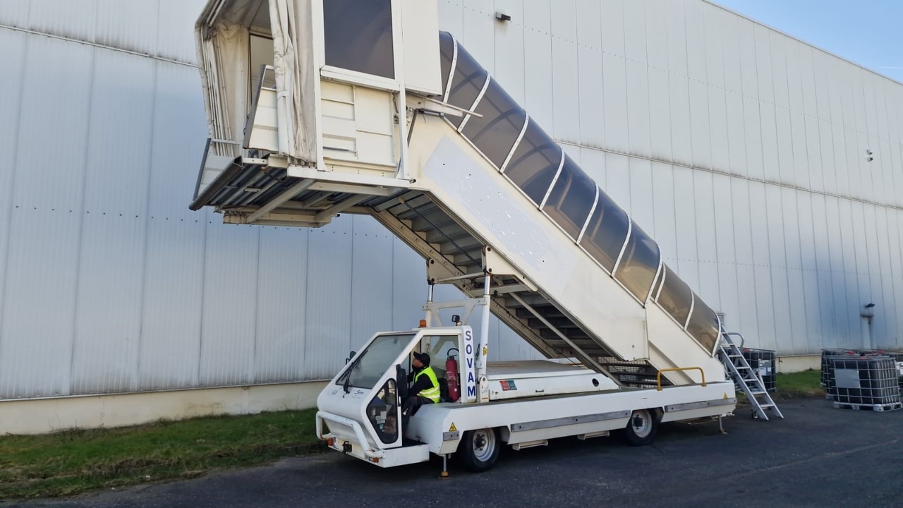 SOVAM Passenger Stairs 1.9 SPS - سلالم الطائرة: صورة 1 SOVAM Passenger Stairs 1.9 SPS - سلالم الطائرة: صورة 1