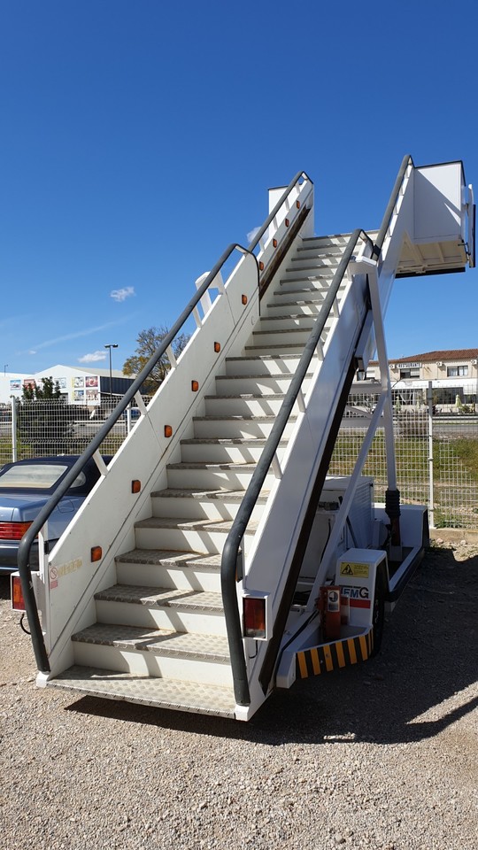 سلالم الطائرة TEMG Pax Stairs TG2244: صورة 6