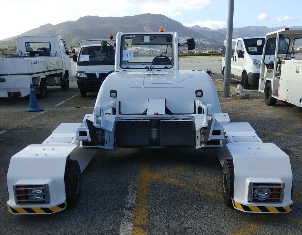 TLD Towbarless Pushback TPX 100 E - جرارات الطائرات: صورة 3 TLD Towbarless Pushback TPX 100 E - جرارات الطائرات: صورة 3