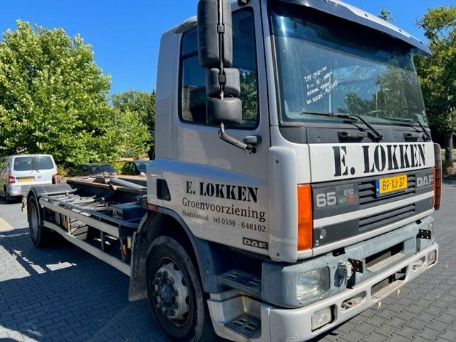 DAF 65.210 FA65.210 - شاحنات الحاويات / جسم علوي قابل للتغيير شاحنة: صورة 2 DAF 65.210 FA65.210 - شاحنات الحاويات / جسم علوي قابل للتغيير شاحنة: صورة 2