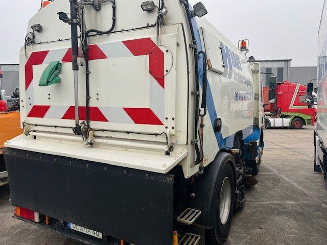 DAF 65 FA65.180 CF - سياره كنس شوارع: صورة 2 DAF 65 FA65.180 CF - سياره كنس شوارع: صورة 2