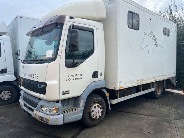 DAF LF 180 FA45.180 LF - شاحنة مقفلة: صورة 1 DAF LF 180 FA45.180 LF - شاحنة مقفلة: صورة 1