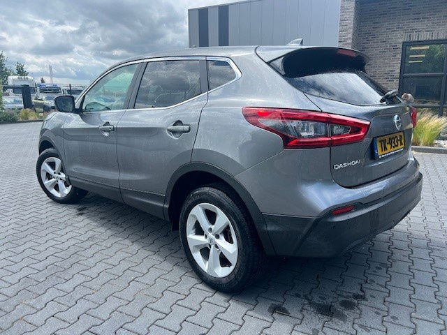 Nissan Qashqai 1.2 - سيارة دفع رباعي: صورة 3 Nissan Qashqai 1.2 - سيارة دفع رباعي: صورة 3