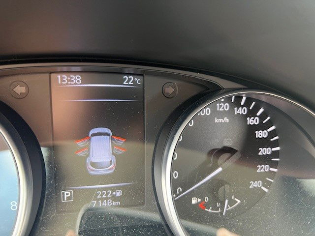 Nissan Qashqai 1.2 - سيارة دفع رباعي: صورة 5 Nissan Qashqai 1.2 - سيارة دفع رباعي: صورة 5
