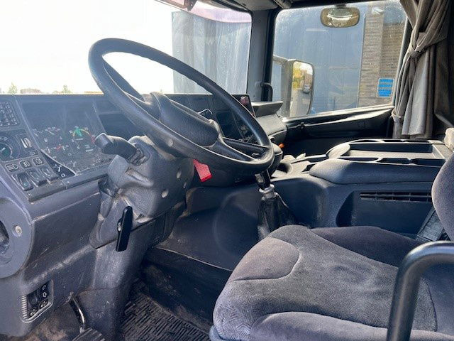 Scania P94-310 .310 - وحدة جر: صورة 5 Scania P94-310 .310 - وحدة جر: صورة 5