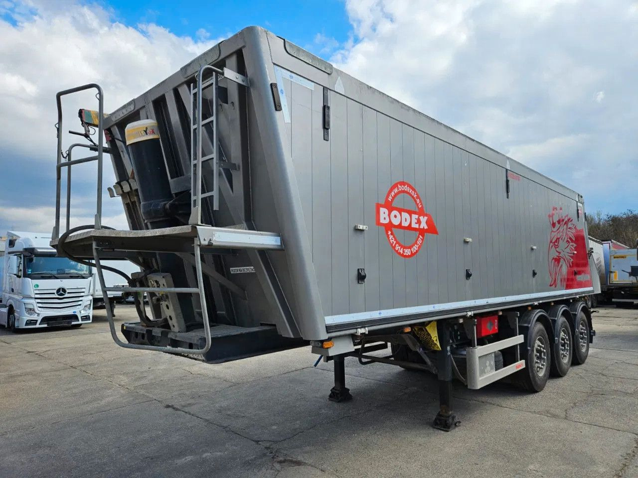 Bodex KIS3B - قلابة نصف مقطورة نصف مقطورة قلابة: صورة 1 Bodex KIS3B - قلابة نصف مقطورة نصف مقطورة قلابة: صورة 1