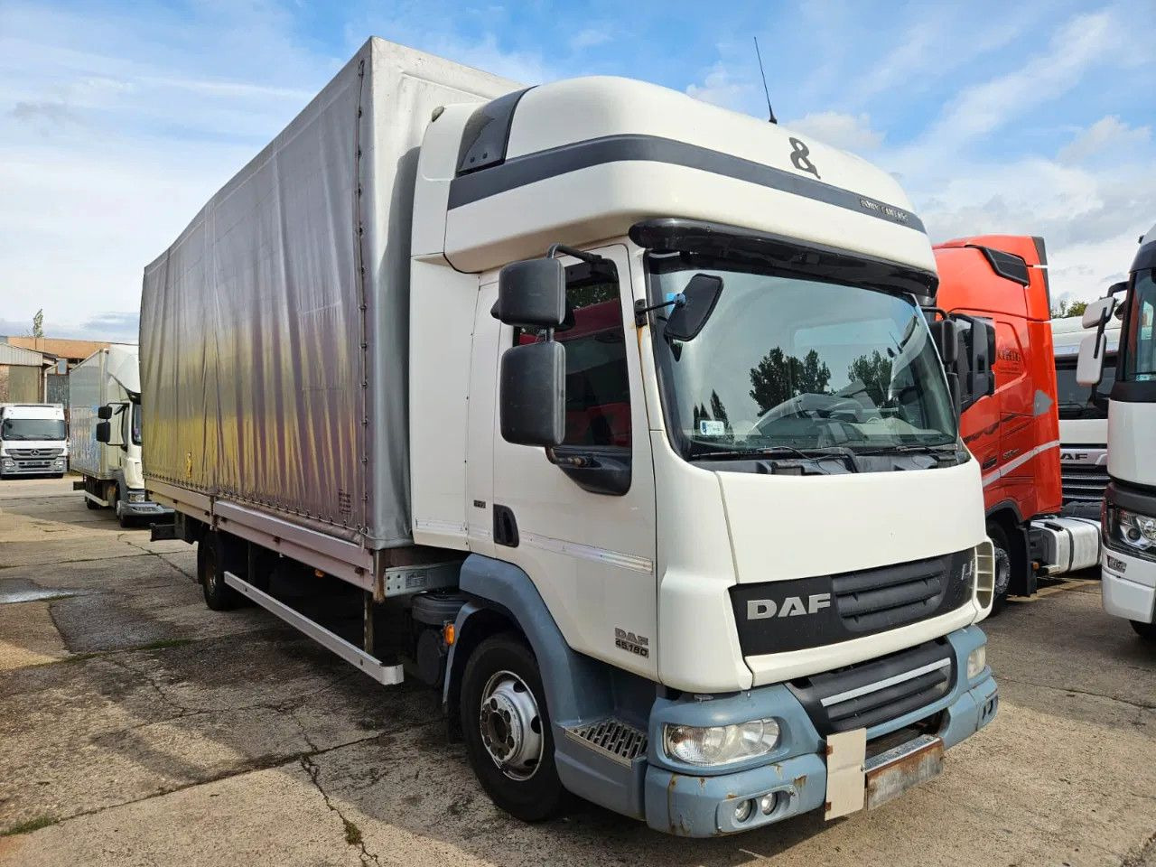 DAF LF 45.180 EEV - More units in stock! - شاحنة ستارة جانبية: صورة 3 DAF LF 45.180 EEV - More units in stock! - شاحنة ستارة جانبية: صورة 3