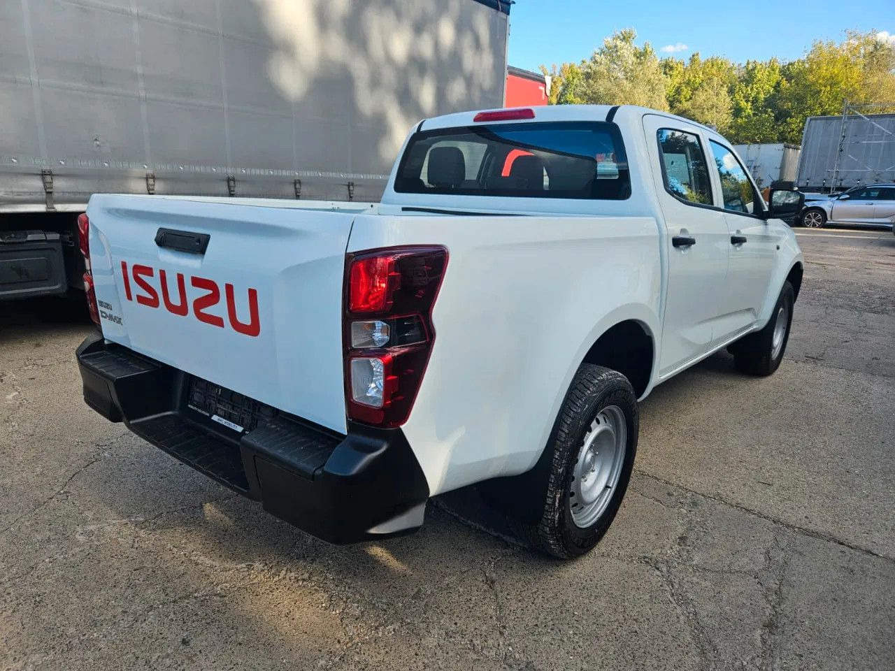 Isuzu D-Max 2H, 4H, 4L - سيارة دفع رباعي: صورة 4 Isuzu D-Max 2H, 4H, 4L - سيارة دفع رباعي: صورة 4