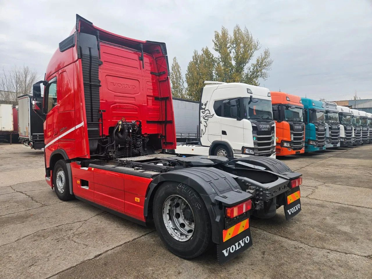 Volvo FH 500 I-Park, Full Spoiler, TV stand - وحدة جر: صورة 4 Volvo FH 500 I-Park, Full Spoiler, TV stand - وحدة جر: صورة 4