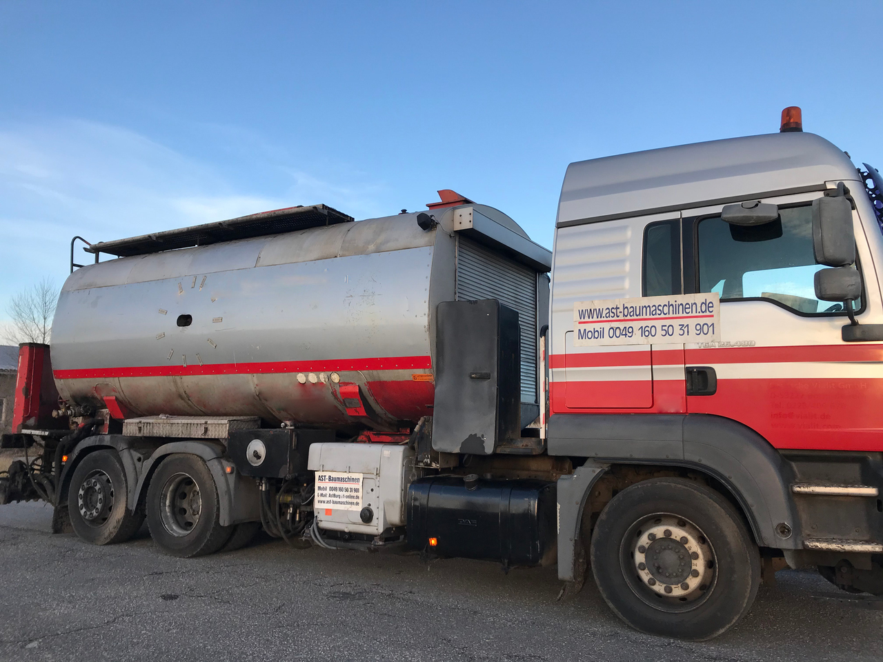 MAN Asphaltsprayer TGA 26.480 6x2-2 - موزع الأسفلت: صورة 1 MAN Asphaltsprayer TGA 26.480 6x2-2 - موزع الأسفلت: صورة 1