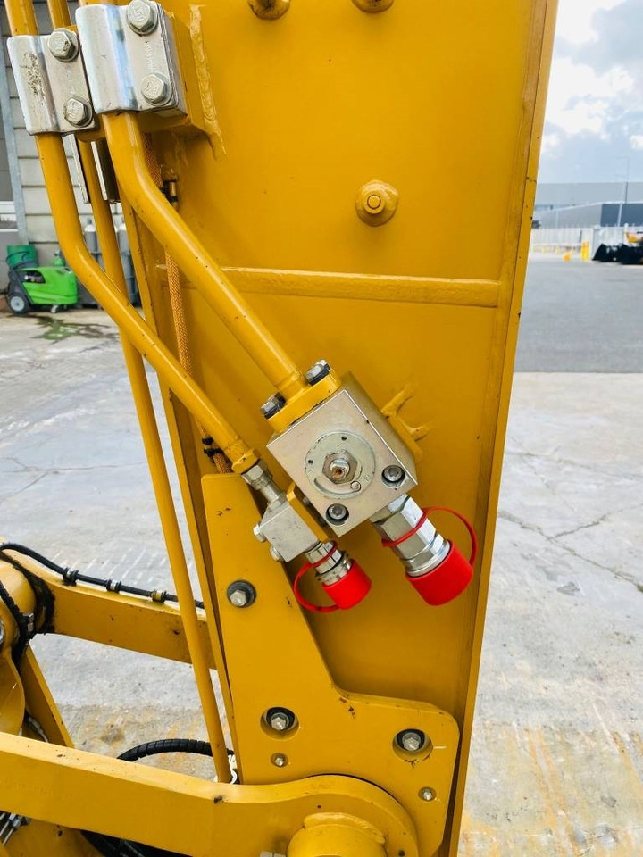 حفار زحاف CAT 317: صورة 8